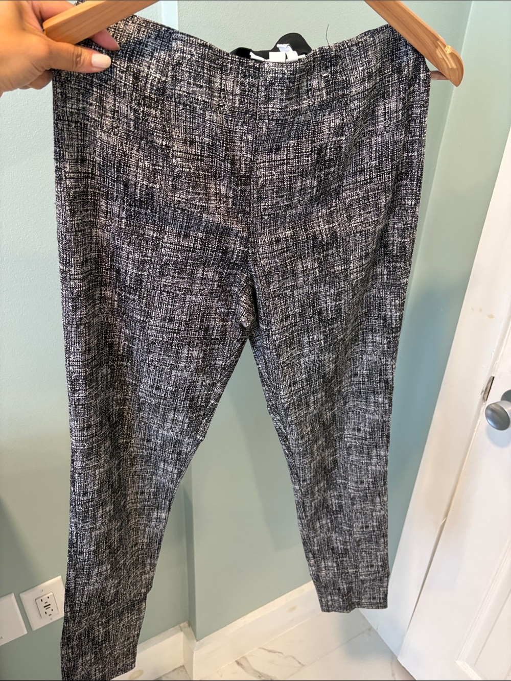 DKNY Black & White Cropped Ankle Pants